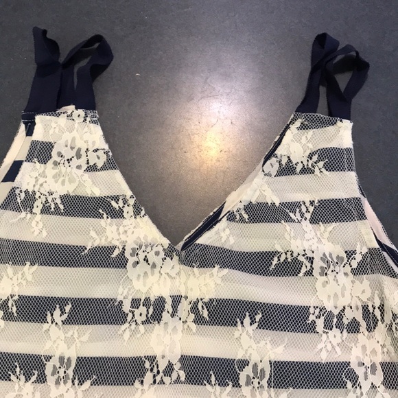 Sleeveless top blue/ white lace overlay - Picture 8 of 8